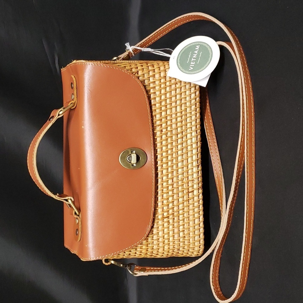 Handcrafted in Vietnam NWT Woven and Leather Expandable Purse